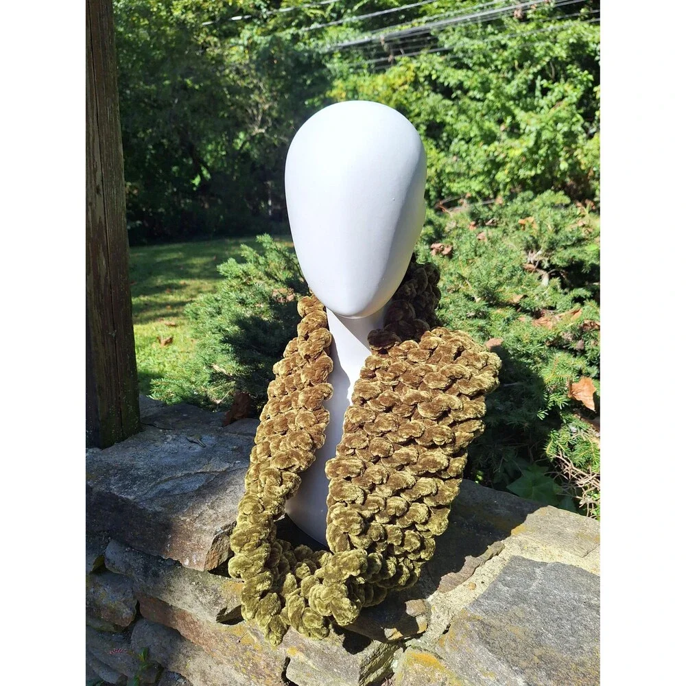 Chunky velvet cowl